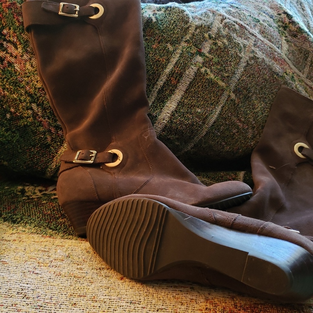 Naturalizer Suede Boots NWOT. Size 5 1/2